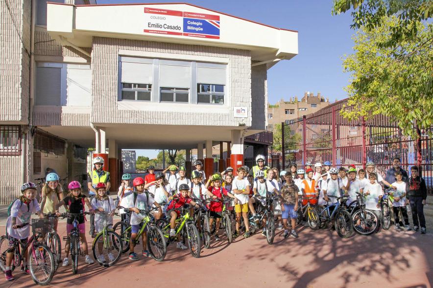 Semana de la Movilidad - Recorrido Escolar - Posado de los niños con sus bicicletas.
