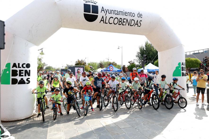 Fiesta de la Movilidad en el Bulevar Salvador Allende - Imagen de la salida de los participantes.