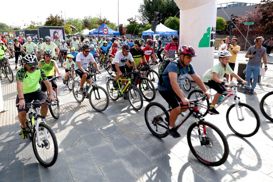 Fiesta de la Movilidad en el Bulevar Salvador Allende - Salida del grupo de participantes. 