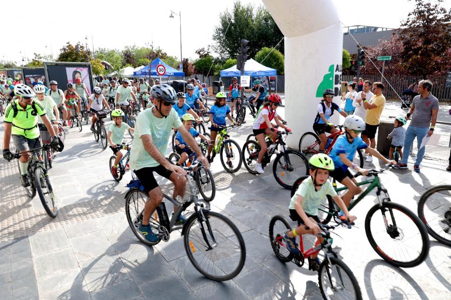 Fiesta de la Movilidad en el Bulevar Salvador Allende - Salida del grupo de participantes. 