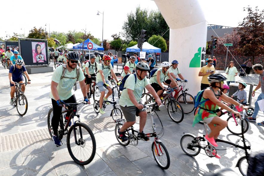 Fiesta de la Movilidad en el Bulevar Salvador Allende - Salida del grupo de participantes. 