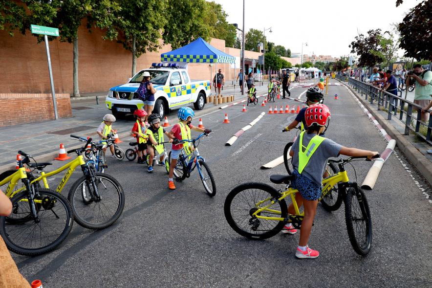 Fiesta de la Movilidad en el Bulevar Salvador Allende - Primer plano de un circuito infantil. 