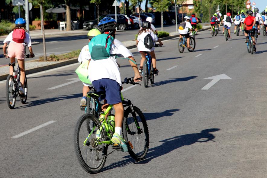 Semana de la Movilidad - Recorrido Escolar - Imagen de una parte de los participantes durante el recorrido.
