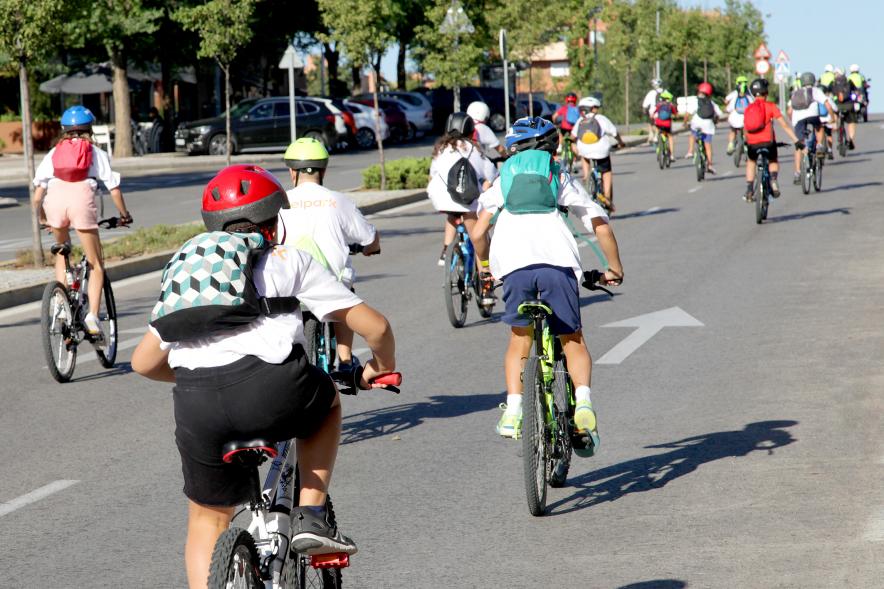Semana de la Movilidad - Recorrido Escolar - Imagen de una parte de los participantes durante el recorrido.
