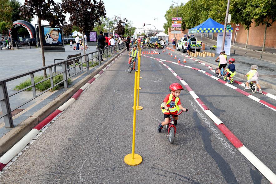   Fiesta de la Movilidad en el Bulevar Salvador Allende - Imagen del circuito infantil muy bien señalizado.