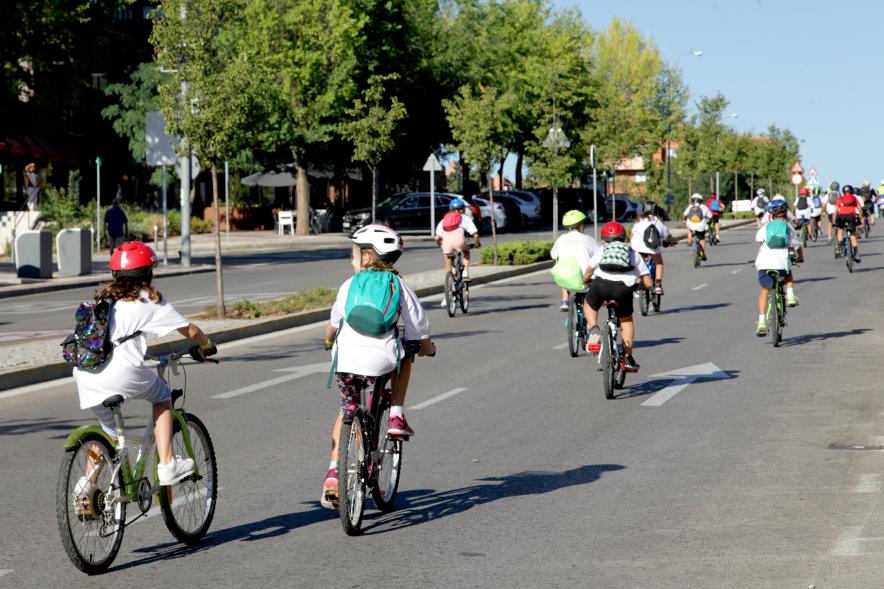 Semana de la Movilidad - Recorrido Escolar - Imagen de una parte de los participantes durante el recorrido.