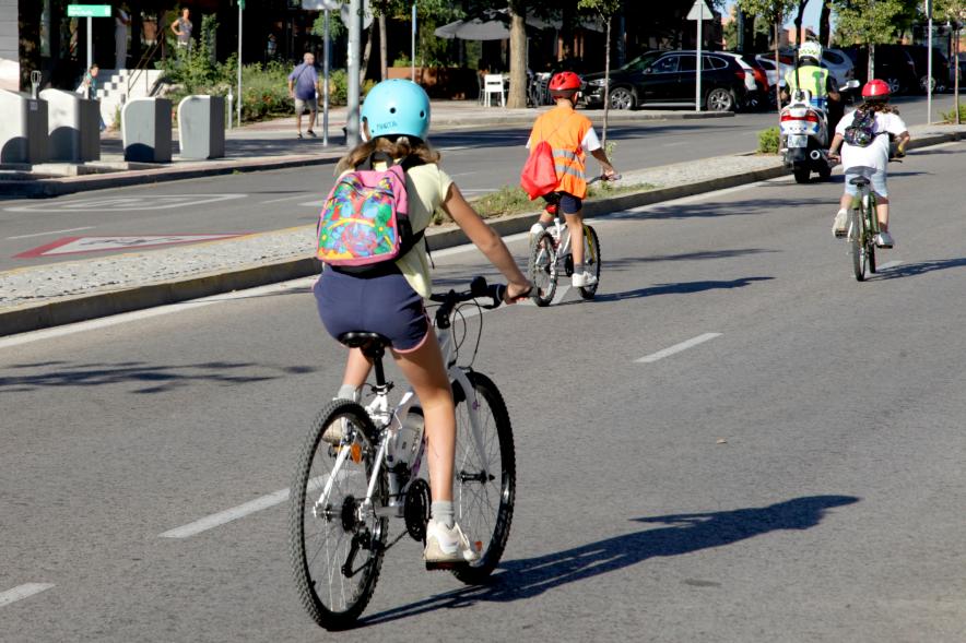 Semana de la Movilidad - Recorrido Escolar - Imagen de una parte de los participantes durante el recorrido.