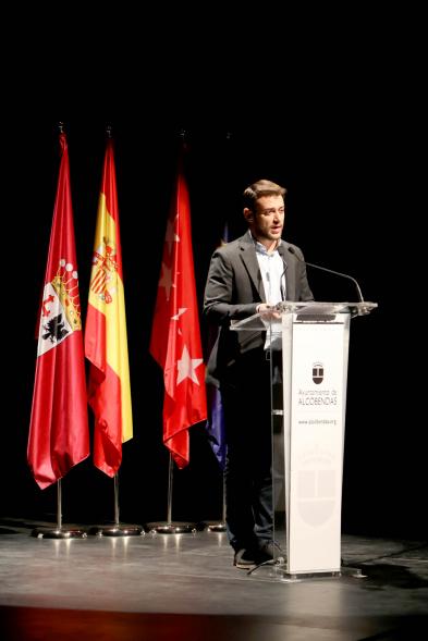 Acto sobre Salud Mental del Consejo de la Juventud de Alcobendas - Primer plano del discurso de un responsable del consejo de la Juventud.