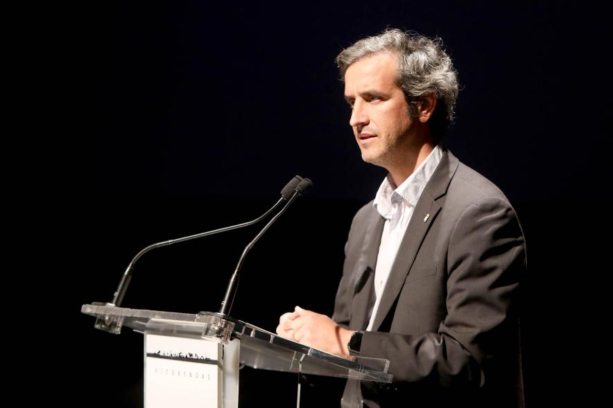 Acto sobre Salud Mental del Consejo de la Juventud de Alcobendas - Primer plano del discurso del alcalde Aitor Retolaza.