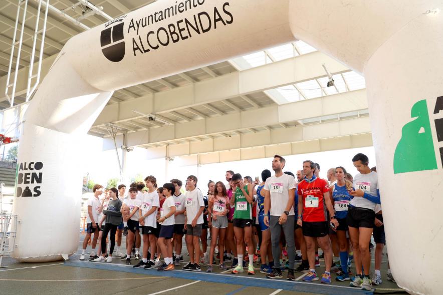 Carrera Solidaria Kambia Fundación Mary Ward - Imagen de los corredores preparándose.