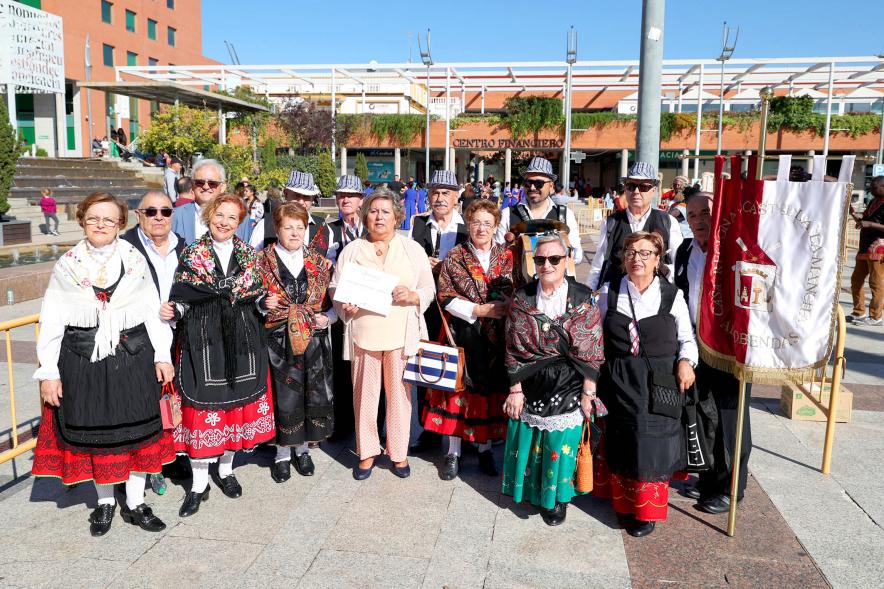   Desfile Festival Intercultural Día de la Hispanidad - 