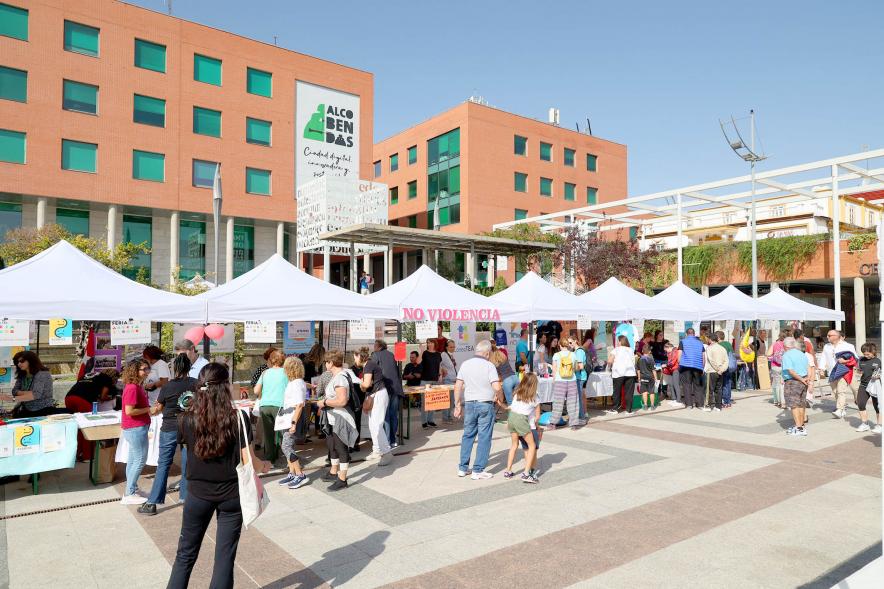Feria de las Asociaciones 2022 - Plano abierto de una parte de la feria.