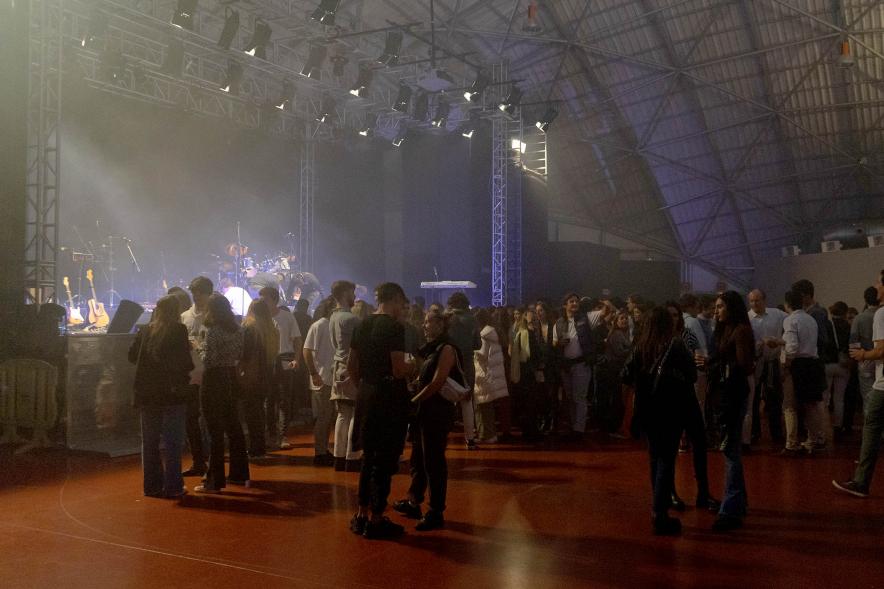 Forever Young Festival - Imagen en penumbra del festival.