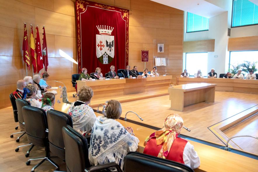 Fiesta de la Fuensanta de la Casa Regional de Murcia - Imagen de vista general del salón de Plenos del Ayuntamiento.