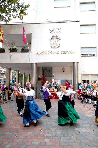 Fiesta de la Fuensanta de la Casa Regional de Murcia - Imagen de un momento de la celebración de unos bailes regionales en el exterior del centro cívico Alcobendas Centro.