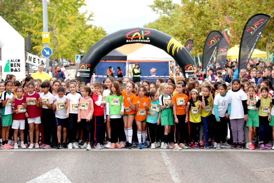Milla Escolar 2022 - Imagen de la meta con los niños preparados para salir.