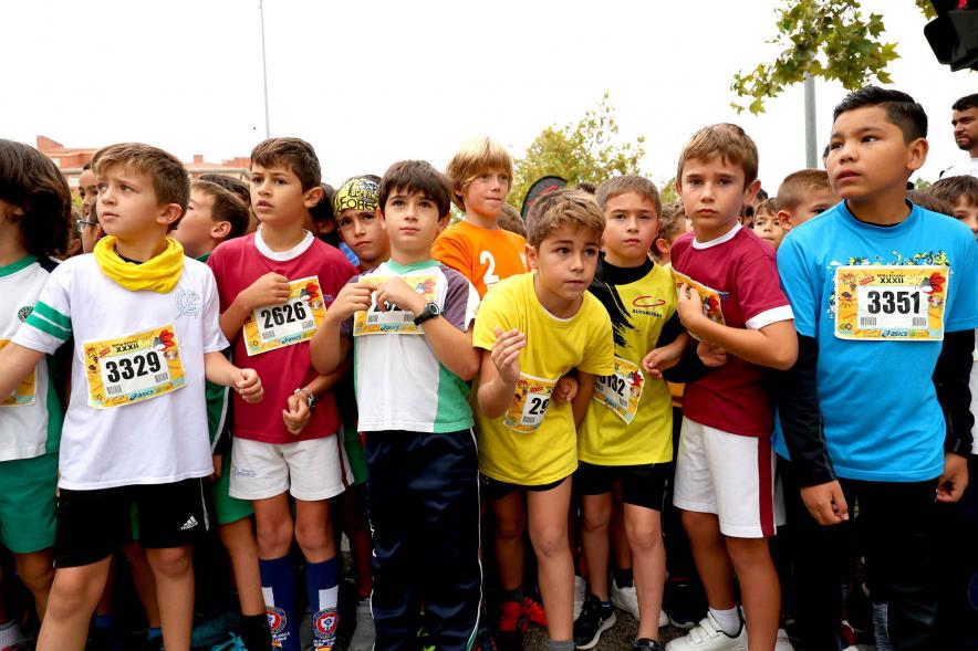Milla Escolar 2022 - Primer plano del grupo infantil de corredores.
