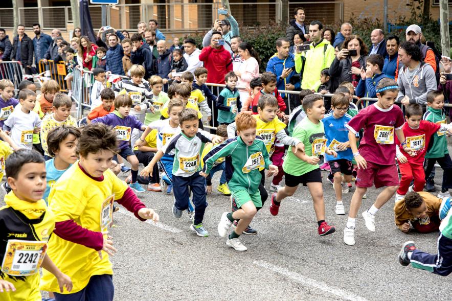 Milla Escolar 2022 - Primer plano de los niños corriendo.