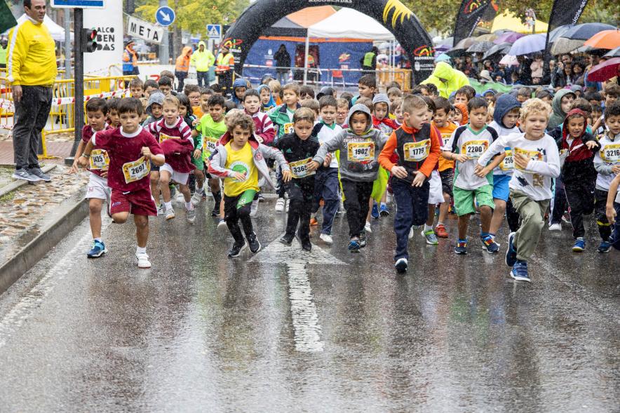 Milla Escolar 2022 - Primer plano de los niños corriendo.