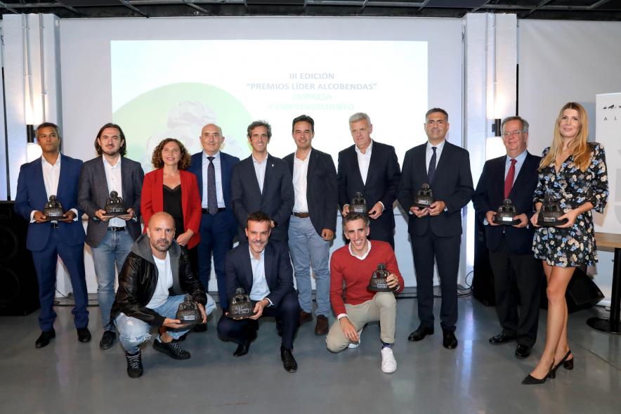 IIIª Edición Premios Lider Alcobendas - Posado de los premiados con los representantes de la corporación municipal.