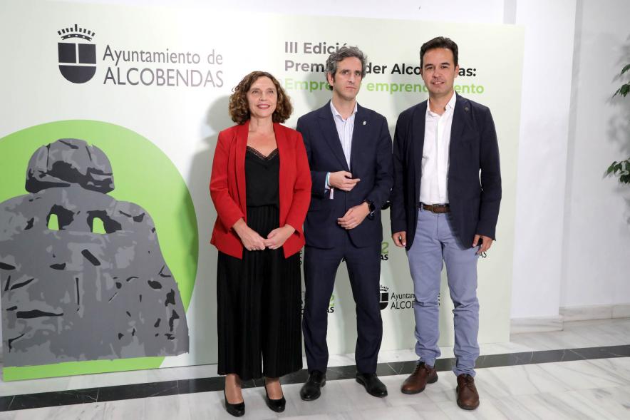  IIIª Edición Premios Lider Alcobendas - Posado del alcalde Aitor Retolaza con los concejales de Educación y de Movilidad.