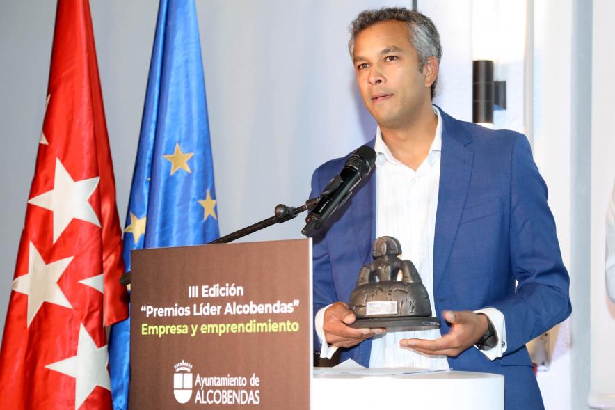 IIIª Edición Premios Lider Alcobendas - Primer plano de un galardonado.