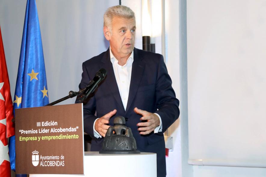IIIª Edición Premios Lider Alcobendas - Primer plano del discurso de un empresario.