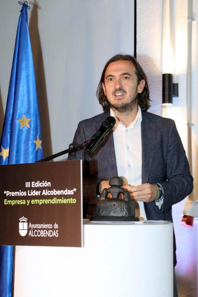 IIIª Edición Premios Lider Alcobendas - Primer plano del discurso de un empresario.