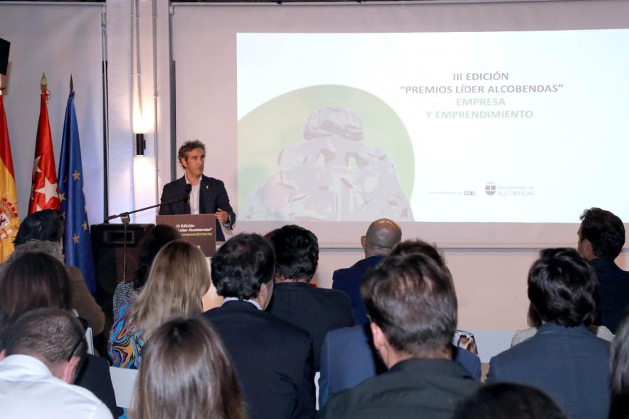 IIIª Edición Premios Lider Alcobendas - Primer plano del discurso presentación  del alcalde Aitor Retolaza.