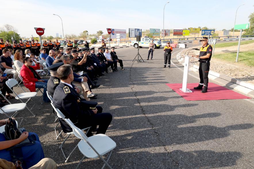 Inauguración Plaza Voluntarios de Protección Civil - Imagen general de los asistentes y los alrededores del acto.