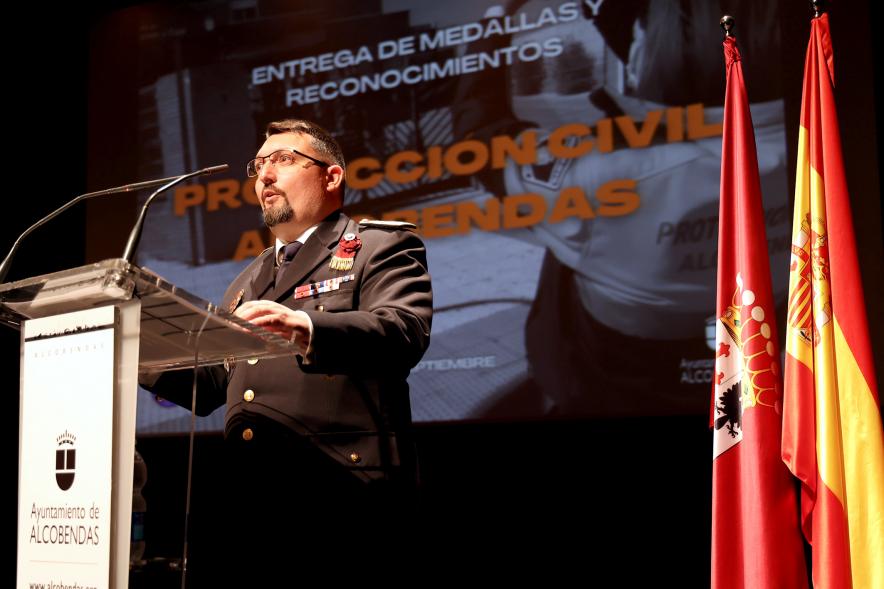 Entrega de Medallas y Reconocimientos de Protección Civil 2022 - Primer plano de Moisés Ceballos, Director de Protección Civil.
