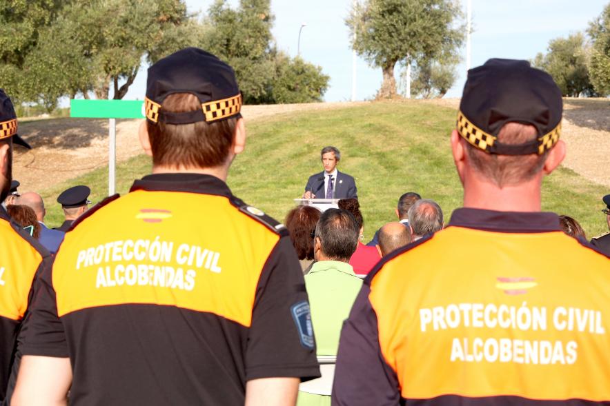 Inauguración Plaza Voluntarios de Protección Civil - Parte posterior del uniforme de Protección Civil.