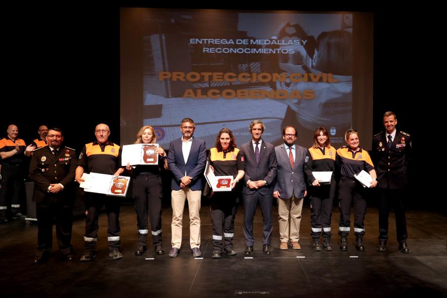 Entrega de Medallas y Reconocimientos de Protección Civil 2022 - Posado de los homenajeados con los responsables de Protección Civil y la Corporación Municipal