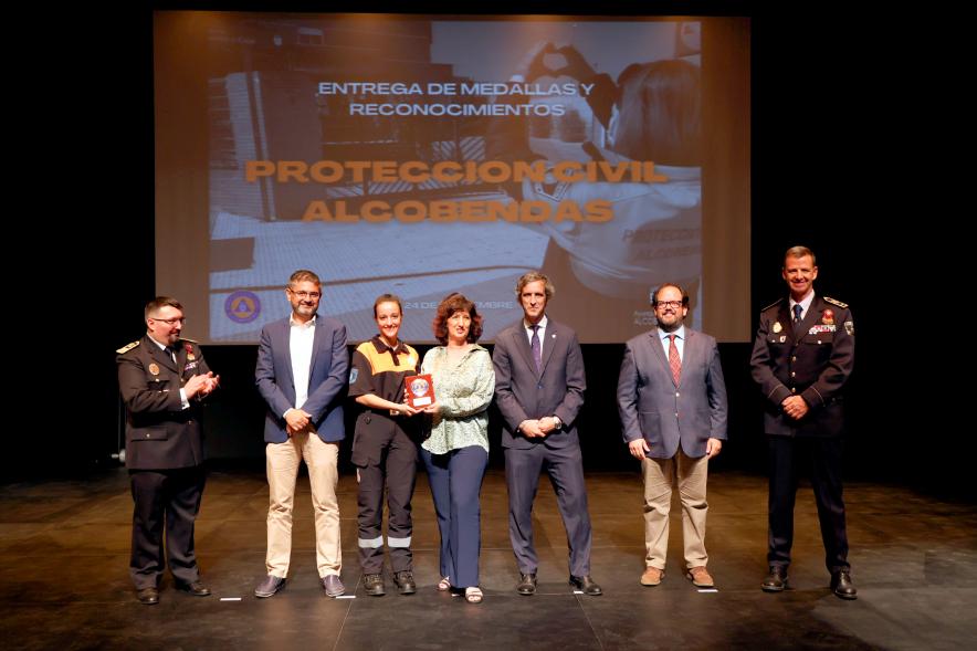 Entrega de Medallas y Reconocimientos de Protección Civil 2022 - Posado de los homenajeados con los responsables de Protección Civil y la Corporación Municipal.