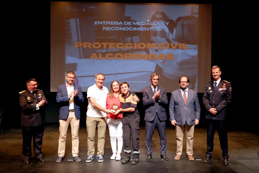 Entrega de Medallas y Reconocimientos de Protección Civil 2022 - Posado de los  homenajeados con los responsables de Protección Civil y la Corporación Municipal.