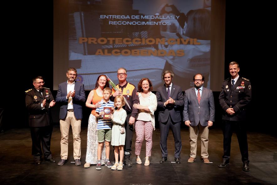 Entrega de Medallas y Reconocimientos de Protección Civil 2022 - Posado de los  homenajeados con los responsables de Protección Civil y la Corporación Municipal.
