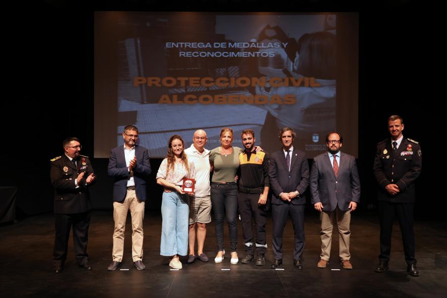 Entrega de Medallas y Reconocimientos de Protección Civil 2022 - Posado de los   homenajeados con los responsables de Protección Civil y la Corporación Municipal.