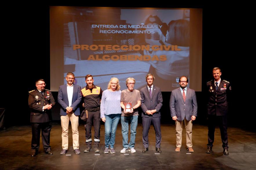 Entrega de Medallas y Reconocimientos de Protección Civil 2022 - Posado de los   homenajeados con los responsables de Protección Civil y la Corporación Municipal.