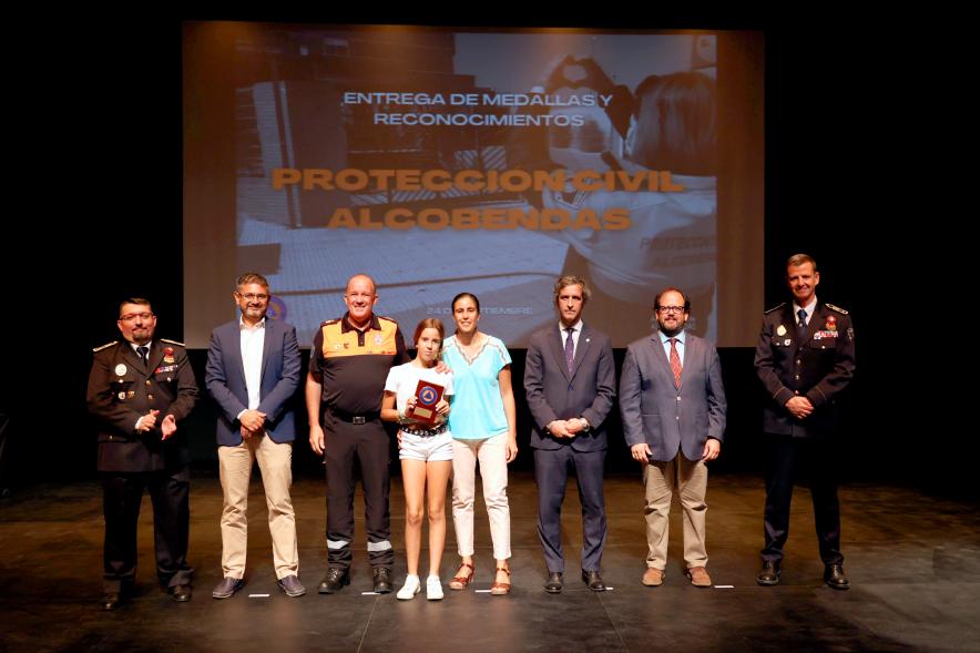Entrega de Medallas y Reconocimientos de Protección Civil 2022 - Posado de los   homenajeados con los responsables de Protección Civil y la Corporación Municipal.