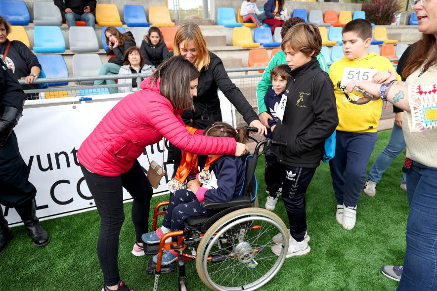 Participantes reciben sus medallas