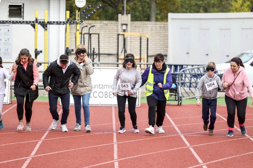 Delegación municipal participando en la carrera