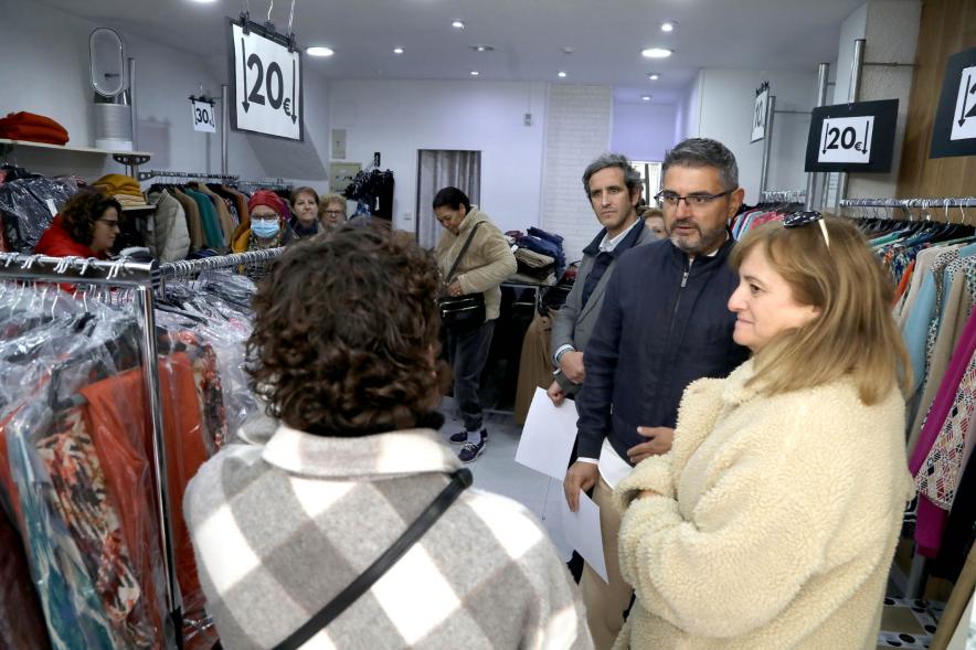 Delegación municipal durante la visita