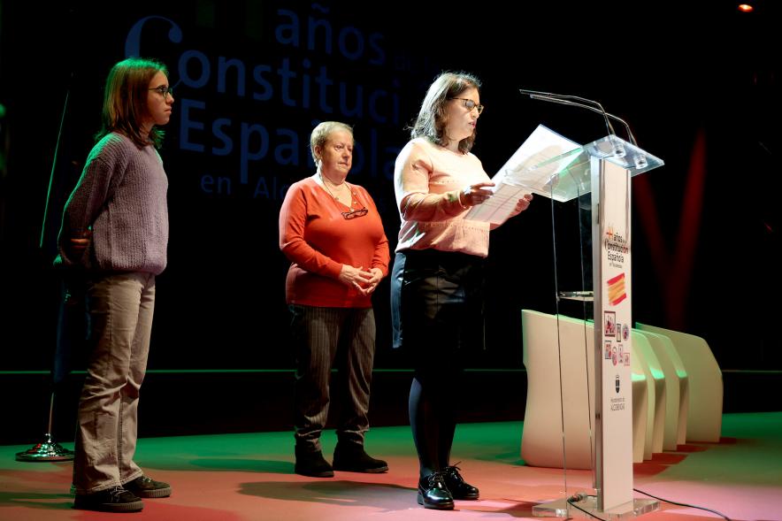 Actos de la Constitución 2022 - Imagen del discurso de una alcobendense  homenajeada.