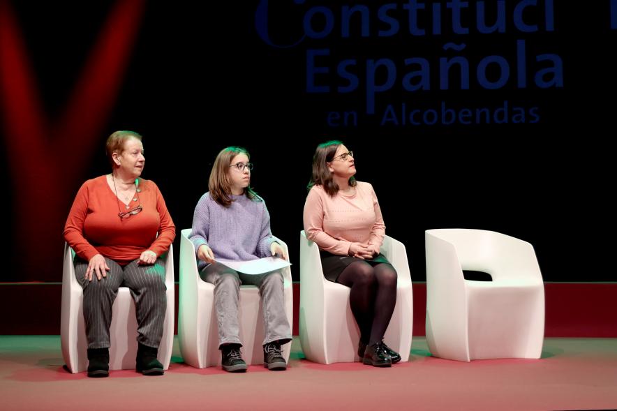 Actos de la Constitución 2022 - Primer plano de la familia alcobendense homenajeada.
