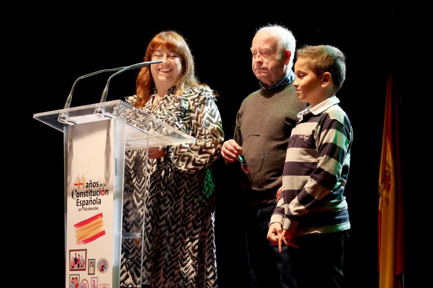 Actos de la Constitución 2022 - Imagen del discurso de  una familia  homenajeada.