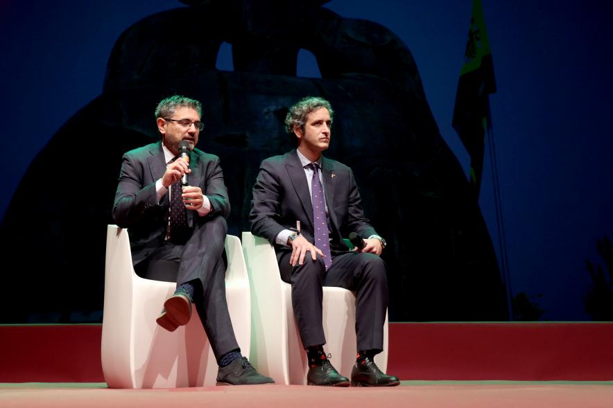 Actos de la Constitución 2022 - Imagen del escenario con  el alcalde Retolaza, el vicealcalde Sánchez Acera.              