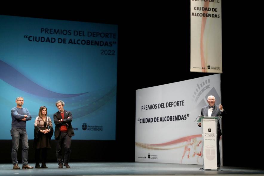 Gala del Deporte 2022 - Imagen parcial del discurso del galardonado y las autoridades municipales.