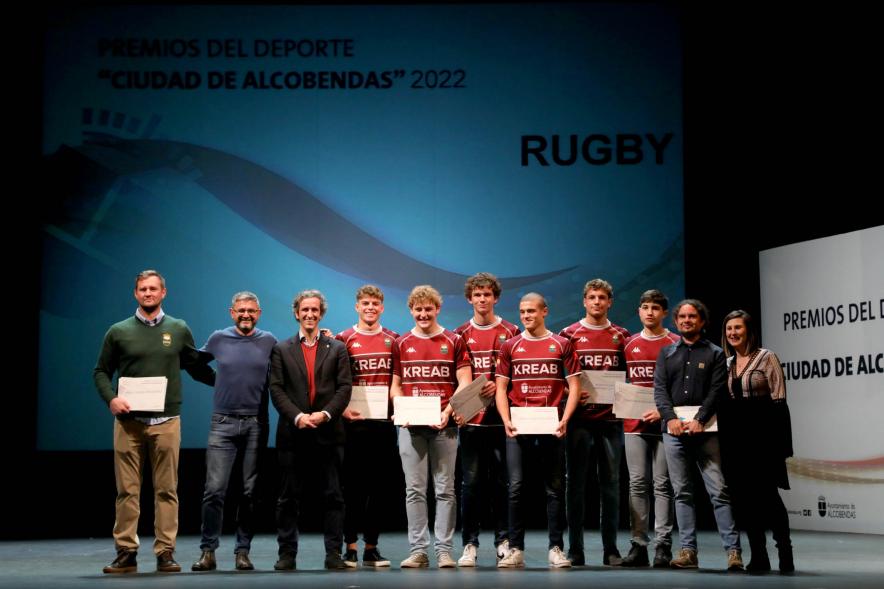 Gala del Deporte 2022 - Posado del equipo de rugby con la corporación municipal. l.