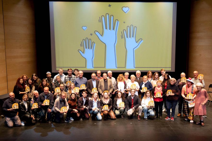  Gala del Voluntariado 2022 - Posado de todos los voluntarios y las autoridades municipales.