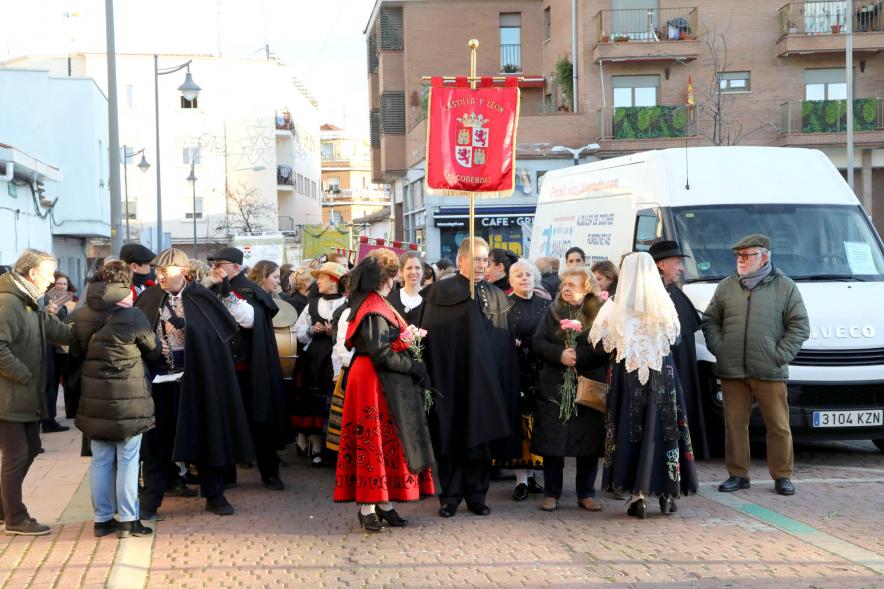 Ofrenda Floral 2023 - Imagen los miembros de Casa regional de Castilla y León, en un momento de la marcha de la ofrenda floral.